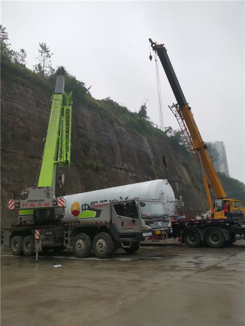 邵阳市“不怕风雨冻”—— 吊车的 “恶劣环境适应” 技术